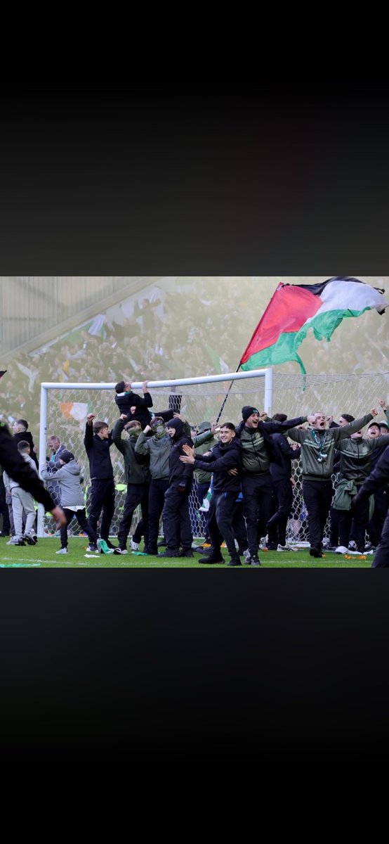BrianRFC86's tweet photo. @ScotlandSky Over to you @PoliceScotland every single face identifiable for breaking onto the pitch which is illegal https://t.co/mDnxQv4ovg