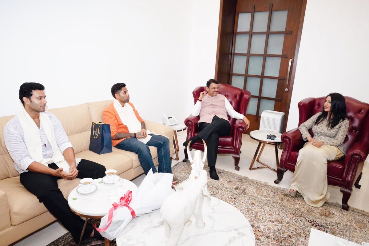 AMRUTA FADNAVIS tweet media