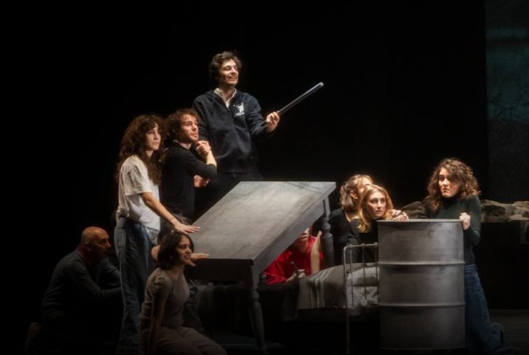 “MIRACOLO A MILANO” TORNA SUL GRANDE SCHERMO 🎞️
Per i 75 anni del film di De Sica, e in occasione dell’adattamento teatrale in scena al <a href="/Piccolo_Teatro/">Piccolo Teatro</a> Strehler di Milano fino al 1' aprile, 
📌 dal 17/3 la versione restaurata sarà disponibile gratis su <a href="/MedInfinityIT/">Mediaset Infinity</a>