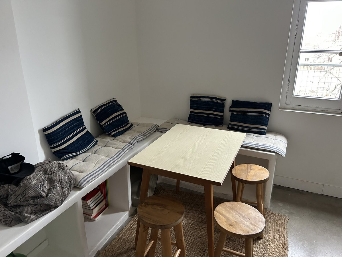 voleuse2maris's tweet photo. le airbnb qu’on a pris #wouaw https://t.co/bMNzGsqfET