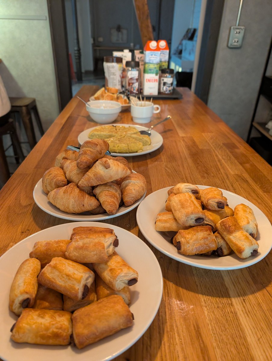 farhomegroup's tweet photo. Así empiezan las mañanas en Far Home: café, desayuno español y viajeros listos para explorar Madrid ☕️🥐

Mornings at Far Home: coffee, Spanish breakfast, and travelers ready to explore Madrid ☕️🥐

#DesayunoEspañol #FarHomeHostels #MadridTravel #HostelLife #ViajarMadrid https://t.co/5Gc37DmGm6