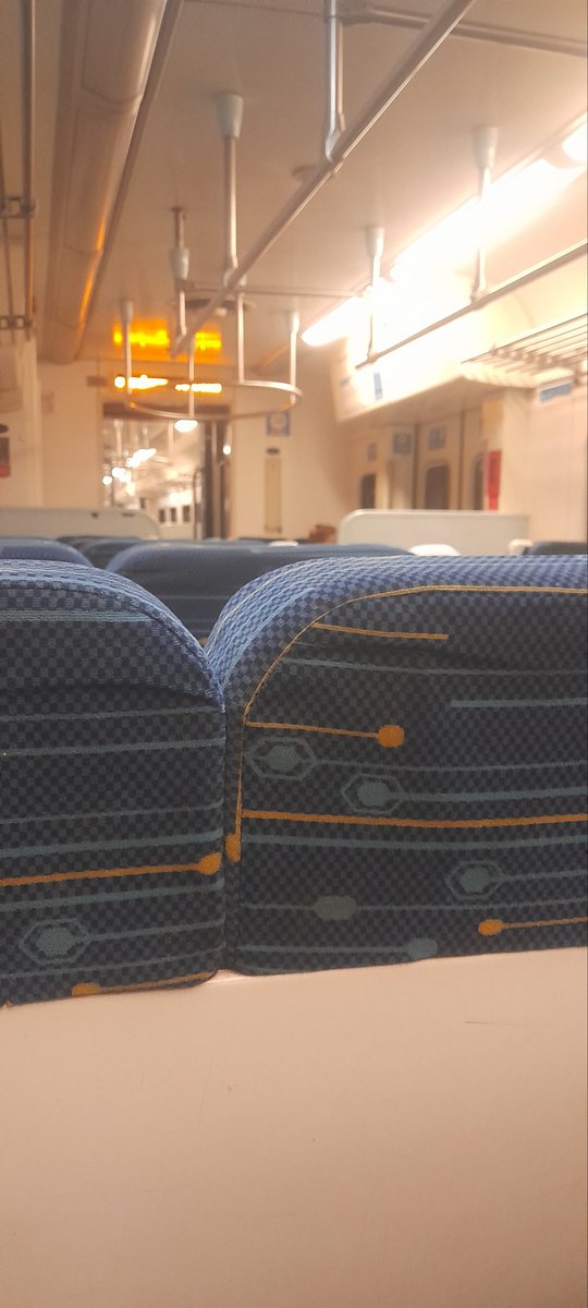 Buen dia partiendo de Villa Astolfi a Retiro 5:27 puntual... oh rayos!😁
#trensanmartin 
Veremos sino se demora en el camino... a no derrapar lata🧐🙄
Tengan un buen miercoles, suerte al viajar y sean felices🤗🤗🤗
