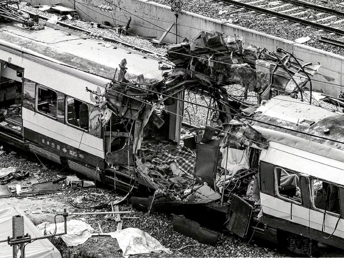 bubu8_mb's tweet photo. 22 años de mentiras, culpables y cómplices. 

Ni olvido ni perdón. https://t.co/HFhLjjS4C2