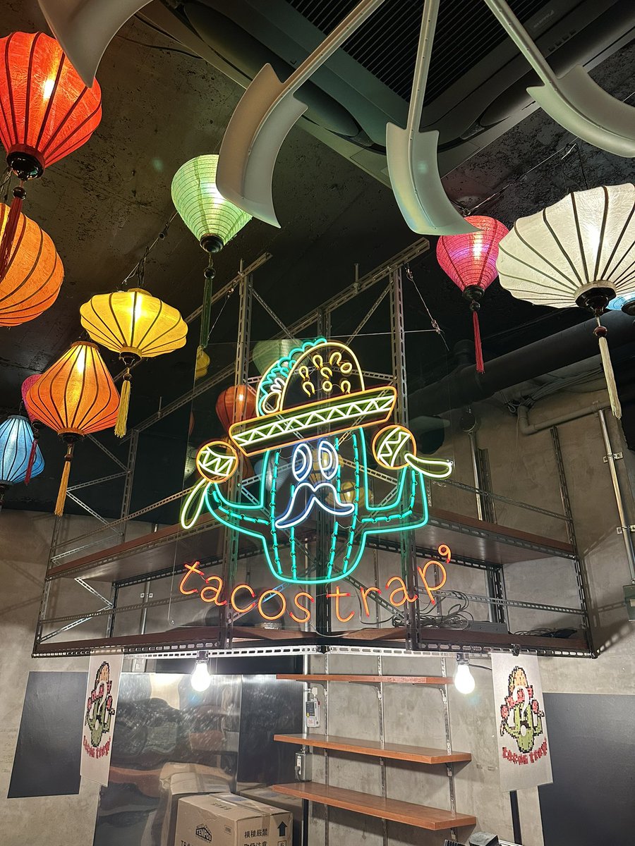 tacos_trap's tweet photo. 新店舗にネオンサイン設置したよ🌵🇲🇽🌮 https://t.co/TtV3kYOlMJ