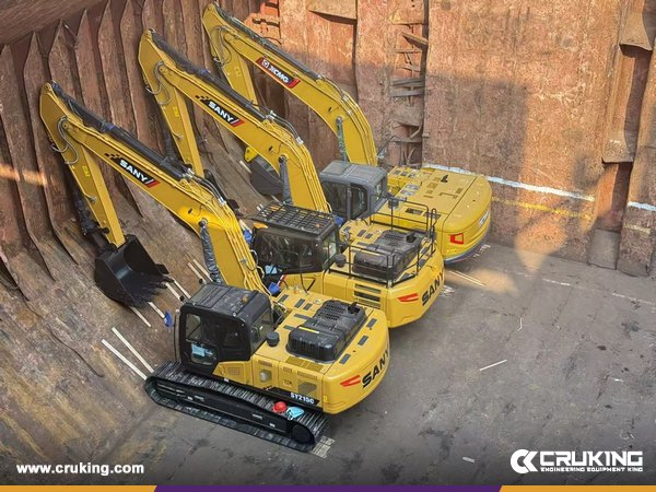 Crukingcn's tweet image. We exported two XCMG XE215C crawler excavators and one XCMG XC948 wheel loader to Solomon Islands.
⛴️⛴️⛴️
Choose XCMG for powerful performance, proven reliability, and equipment built to handle the toughest jobs. 🚜💪
#xcmg #wheelloader #excavator #heavyequipment