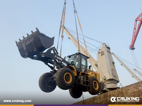 Crukingcn's tweet image. We exported two XCMG XE215C crawler excavators and one XCMG XC948 wheel loader to Solomon Islands.
⛴️⛴️⛴️
Choose XCMG for powerful performance, proven reliability, and equipment built to handle the toughest jobs. 🚜💪
#xcmg #wheelloader #excavator #heavyequipment