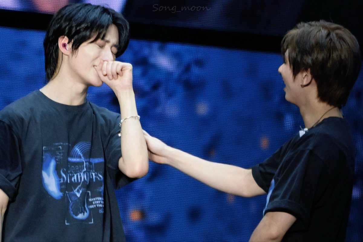 260227
Baby don’t cry 🥹
#우뿌즈 #범규 #태현