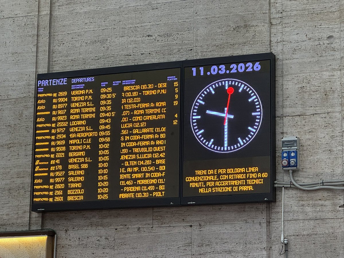 Italia y sus trenes de alta velocidad. 

Y parece que también gustó mucho el reloj de los ferrocarriles suizos 😂. 

Estación Milano Centrale.