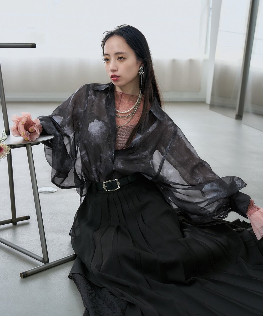 HARE_jp's tweet photo. 透ける花柄が美しいシアーシャツが登場！
▽アイテムはこちら！
https://t.co/f5UXVsIV3H https://t.co/ST61b5k6GE