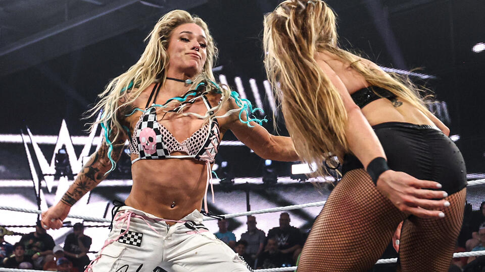 WWEItalia's tweet image. .@OfficialEGO e @starkmanjones uniscono le forze contro @joehendry e @mylesborne_wwe, mentre @izzi_wwe e @TatumPaxley si incontrano faccia a faccia sul ring. Scopri i risultati di #WWENXT 👉 tinyurl.com/he6fpwmk

Rivivi lo show on demand su @discoveryplusIT! #DiscoveryPlus