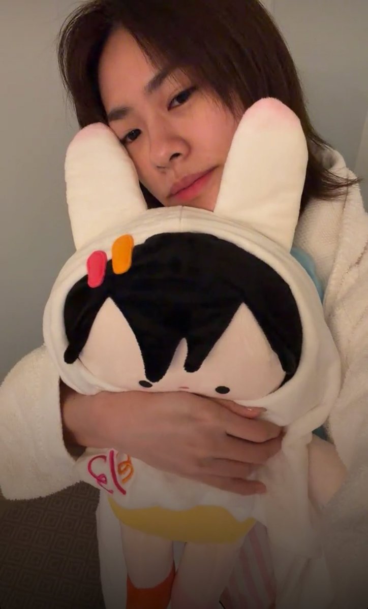 โสด มีแฟนคนเดียว มีลูกสาวหนึ่งคน ขนาดไปทำงานที่ Paris ยังพกไปด้วย #.รักครอบครัว #.ปะป๊า