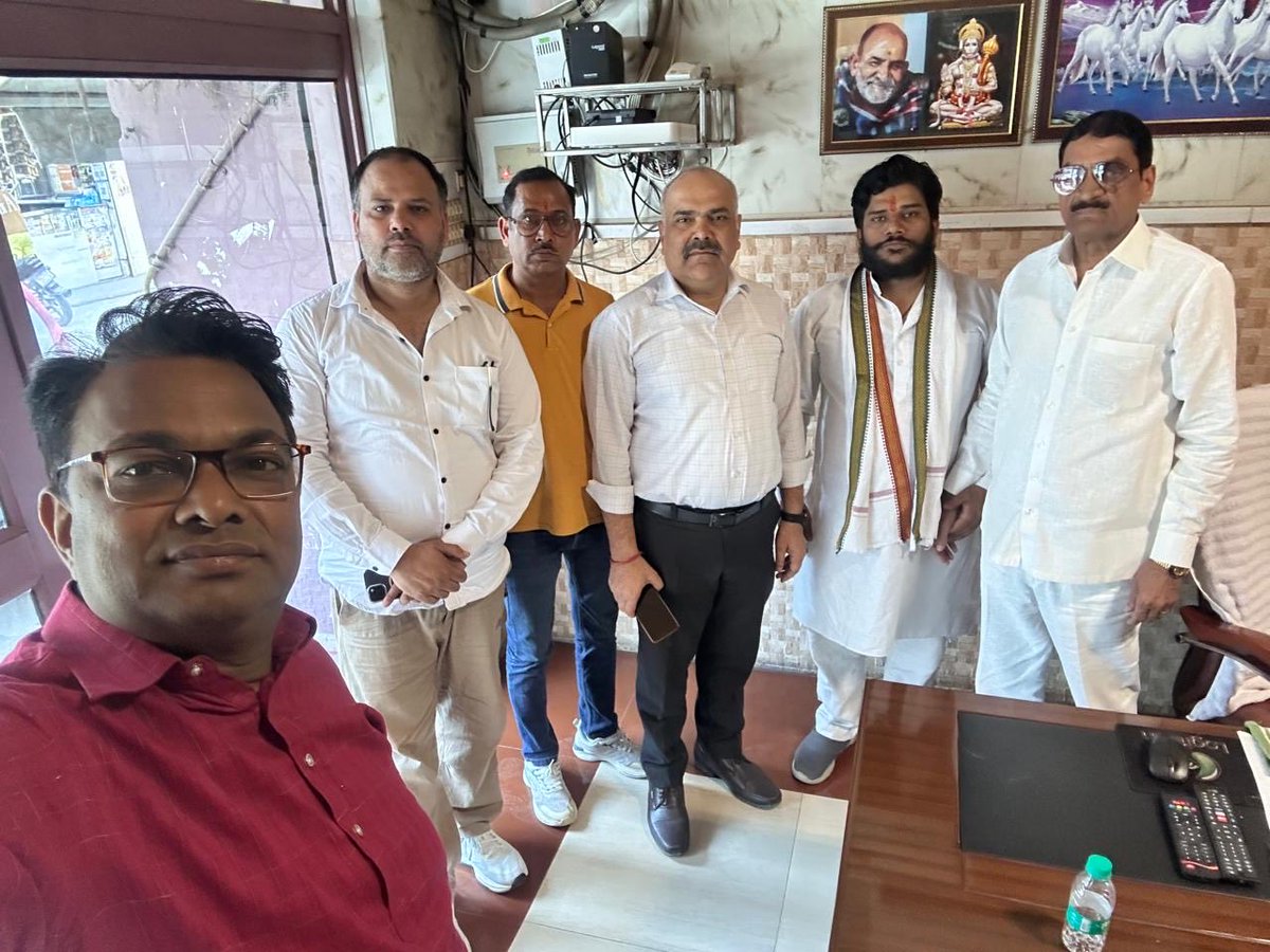 ChiefRspDhavrai's tweet photo. महादेव शक्ति दें जल्द सवर्णों की ताकत दिल्ली से पूरे भारत कॊ दिखाई जाएगी। 
हर हर महादेव 🙏

#UGC_RollBack #UGC_काला_कानून_वापस_लो #pankajdhavraiyya #पंकजधवरैय्या #RSP #UGCRollBack #UGC #We_Support_पंकज_धवरैय्या https://t.co/MP9Ud9G2XW