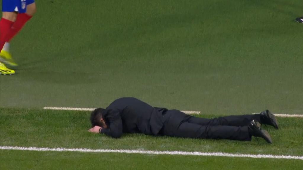 Empty20f's tweet photo. 12 hours to the game and I still haven’t seen anyone telling us how fat Caicedo and Enzo will stop Vitinha and co 😂😭😭 https://t.co/bil5Vw0xkv