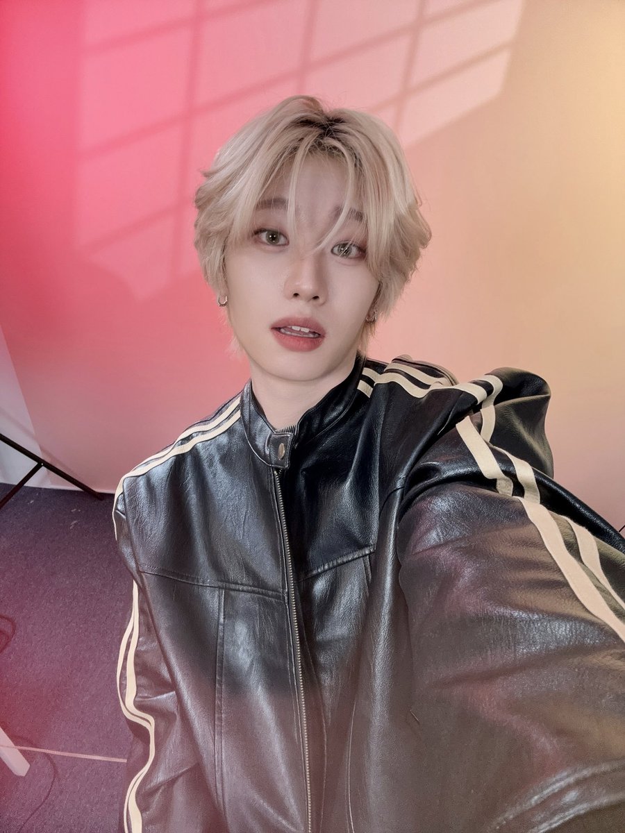 DoryunYoelFRFan's tweet image. ✳️•{ TWITTER }•{100326}•✳️

#YOEL

On va bientôt pouvoir se revoir Aiming 🫢❤️

#AIMERS #에이머스 #요엘 
{••••••}
©️: @AIMERS_AMRS
--&amp;gt;☔--&amp;gt;🇨🇵