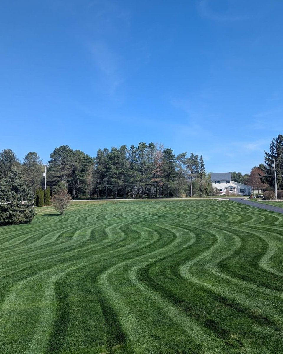 YourGreenPal's tweet image. Mowing mode: ON. 🔥🌱

The grass is waking up, the blades are sharp, and we’re ready to make this mowing season awesome.

Fresh stripes, clean edges, and lawns that turn heads all season long. Let’s go! #lawncare #springtime #springseason