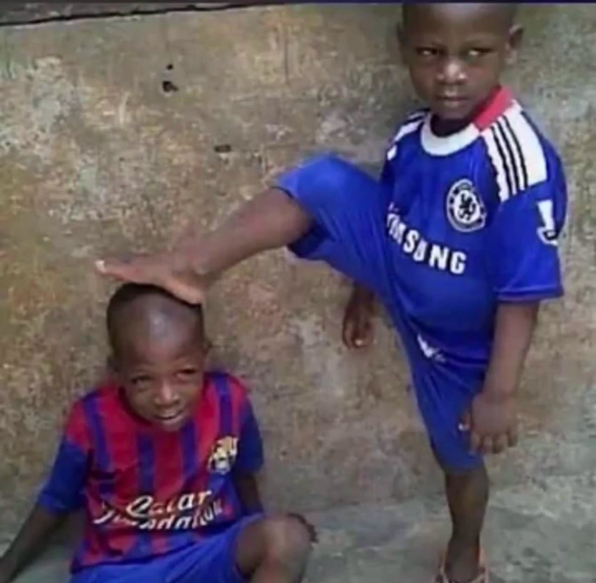 Olayinka_135's tweet photo. Newcastle had Barca on ropes for 94 mins, bossing Barca at St. James , then boom one dodgy foul and penalty to Barca in 90+6
Barca fans are shameless fr
Newcastle should have learnt from Chelsea on how to beat that fraud fr
#NewcastleBarça #UCL #NEWFCB #BarcelonaMiPasión https://t.co/vf3KJYWYBd