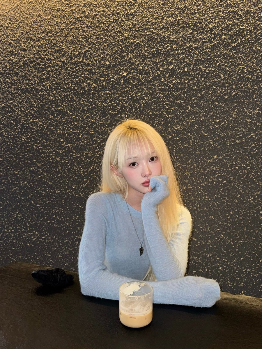 geeniusofficial's tweet photo. #예영이예영

커피를 마시는 것보다 나를 보는게
잠 깰 때 훨씬 더 효과적이다.
イェヨンを見て。

#지니어스 #Geenius
#예영 #Yeyoung #イェヨン https://t.co/lx1ZXPmpme