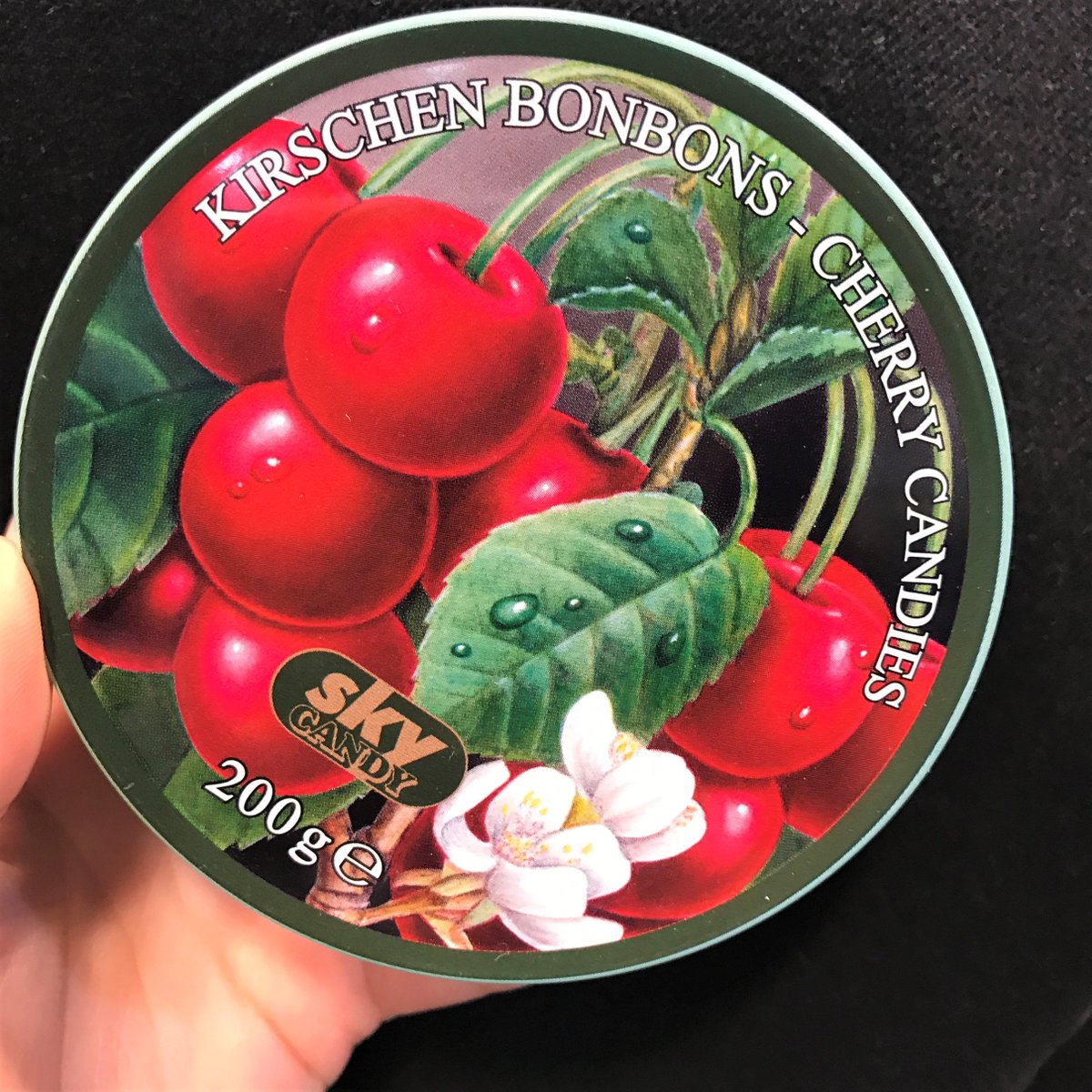 canguriinafrica's tweet image. "Sorting old items = Finding forgotten stories.  A vintage teacup, a faded letter—each holds a memory. Ready to declutter and rediscover #OldItemSorting #MemoryHunt"