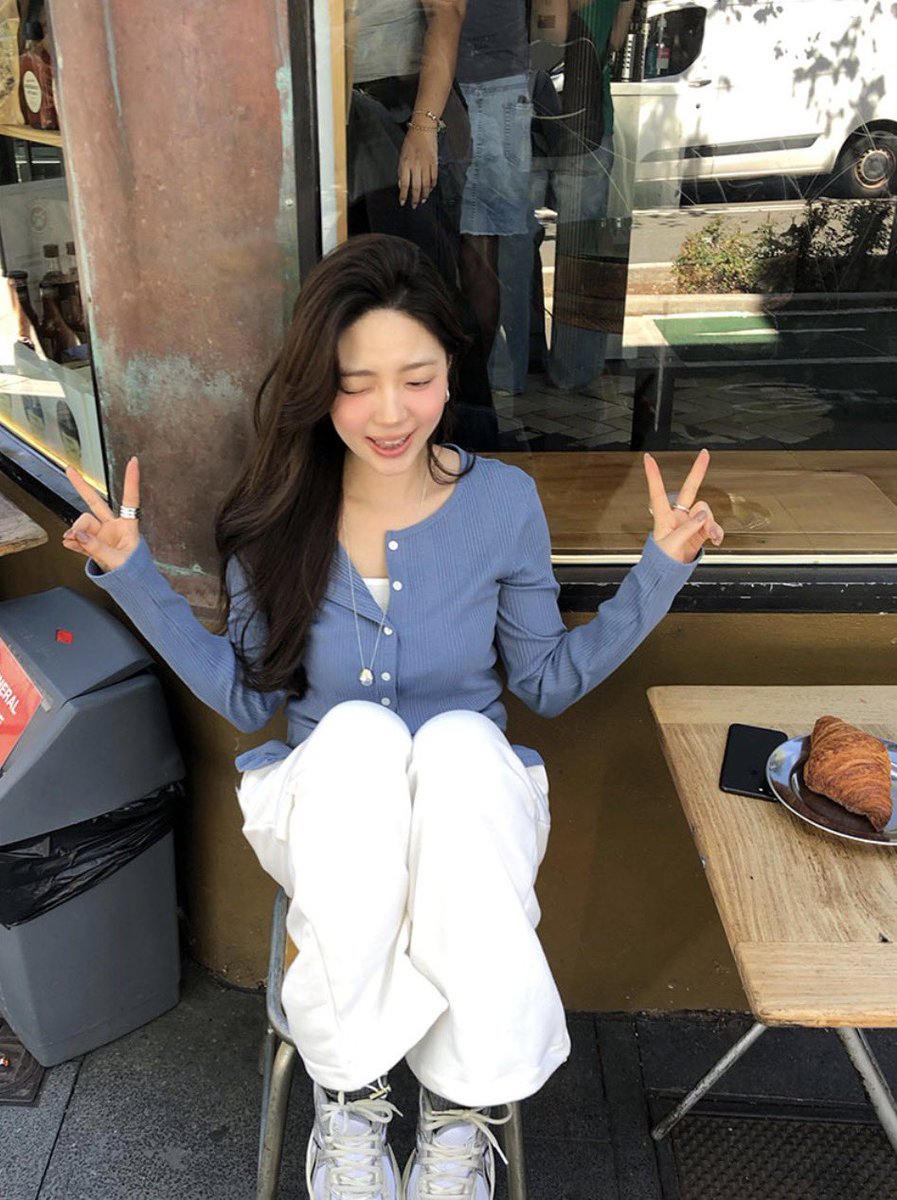 NakakitaBona's tweet photo. #광고
내 취향 봄 데이트룩 추천 타래❋ *ੈ𑁍༘⋆ ‧₊˚❀༉‧₊˚.
(직잭 쇼핑몰 위크 할인 되는 것만!♡) https://t.co/6XecDknQiM