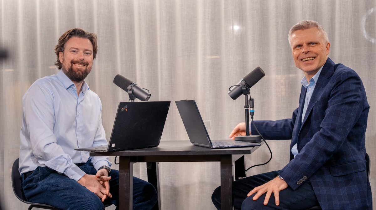 BjornErikZM's tweet photo. Jeg ble jaggu invitert tilbake til podcast-studio til @Joar Hagatun og @KronSpare. Vi snakker om at jeg ikke har betalt avdrag på 27 år - og heller satt pengene i aksjefond og utleieboliger.
👉 Hvem passer dette for?
👉 Hva er risikoen og fallgruver?
Link 👇
#Fixrate https://t.co/9piotX1BsJ