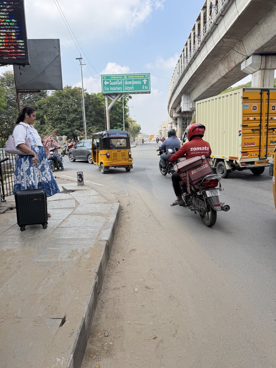 A traffic policeman issued a challan for wrong side driving here, the culprit used his contacts upto ⁦<a href="/ArunIPSCOP/">Arun</a>⁩ to get him transferred. yesterday there was a fatality so today a new policeman does not want to issue challan as he fears transfer ⁦<a href="/DavidManohar7/">David Manohar</a>⁩
