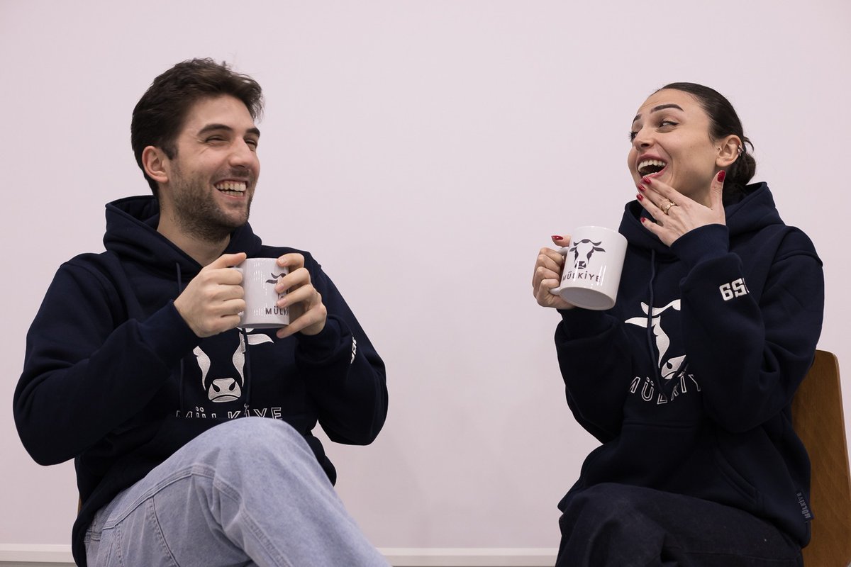 mulkiyeliler's tweet photo. Mülkiyeliler Birliği 2026 Hoodie ürünleri mülkiye dükkân’da!
Dört renk seçeneği ile hazırlanan 2026 Hoodie ürünlerini Mülkiyeliler Birliği Genel Merkezi’nden ve https://t.co/HcAO83mR47 adresinden satın alabilirsiniz. https://t.co/ZadqbY8s89