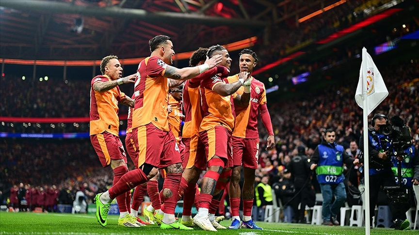 tarikozdenn's tweet photo. Ne dediler!
Yabancı basın alev alev. 
#galatasaray #GSvLİV https://t.co/dLeeoLoETq
