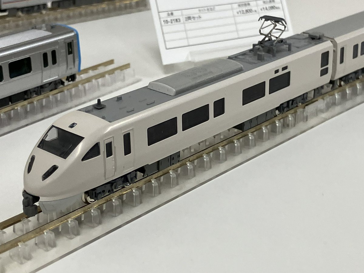 MSK_models's tweet photo. 続いて先月ポスター発表品から289系です！
今回新規制作となるクロハ288の試作品も展示されました！
半室グリーン車の窓割配置なども再現されていました。 https://t.co/SZ22cn6Jen