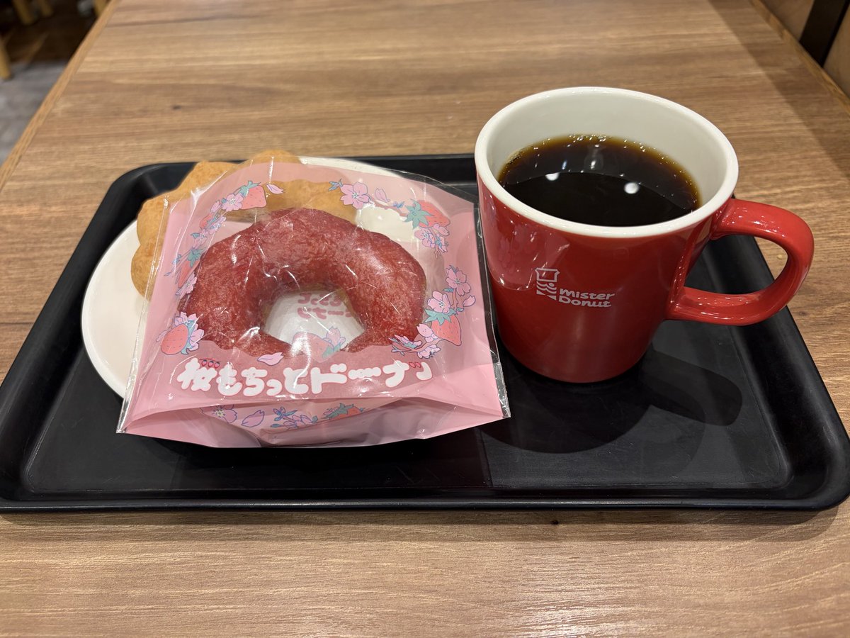 ギヴンイラスト集を仕事帰りにやっと引き取れた｡
お腹すいたので桜もちっとドーナツ🌸🌸🌸
うまーー😋