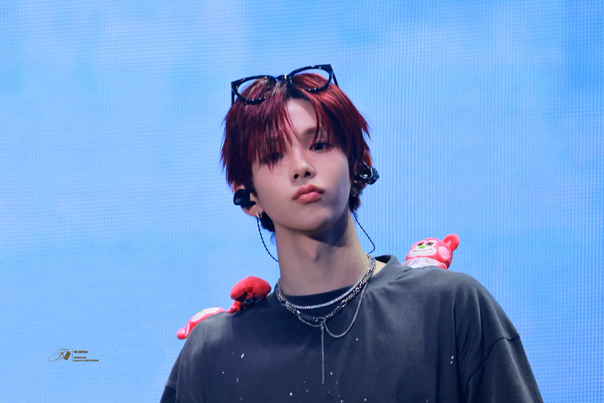 ᴊᴜɴᴇ. tweet media