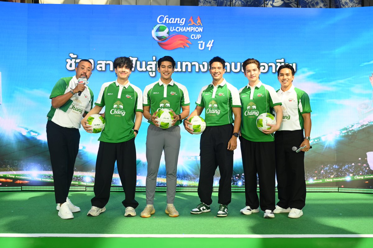 The100ChannelT1's tweet photo. ช้างเพื่อนซี้คอบอล “นิกกี้-เกรท-เต๋า-จีโน่” ทำชาเลนท์ท้าเดาะบอลใจกลาง One Bangkok!
เปิดการแข่งขัน “Chang U-Champion Cup ปี 4”
ชวนน้องๆ มหา’ลัย เติมเต็มโมเมนต์ ร่วมเชียร์ 55 ทีมทั่วประเทศ
#นิกกี้ณฉัตร #เกรทวรินทร #Geno #จีโน่ #TheSnack #เต๋าคชา #taokacha
อ่านต่อ https://t.co/uJaBeZOeTU