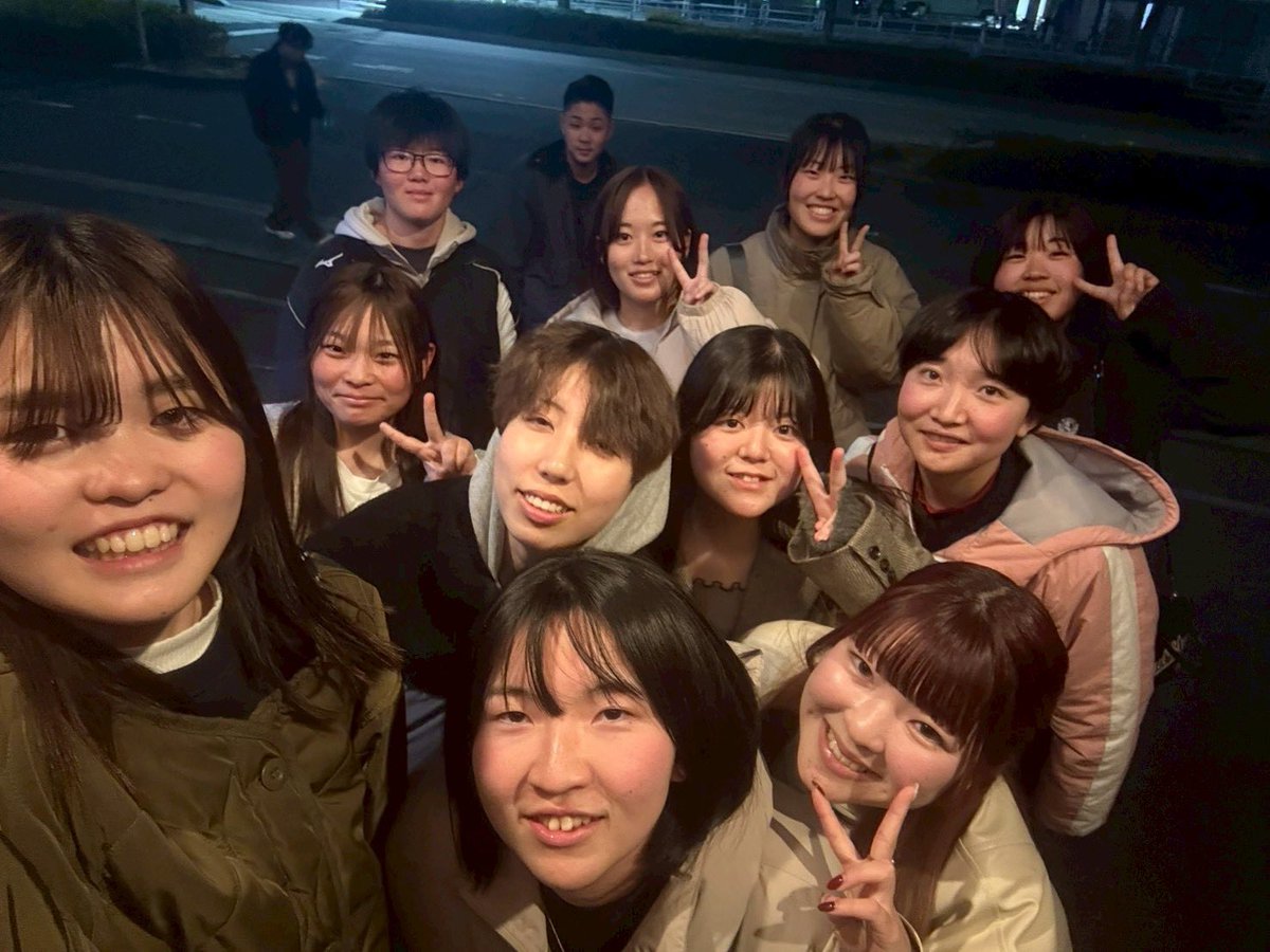 【04さん 追いコン】
3/10に04さんの追いコンを行いました！

これまでたくさんお世話になった04さんと色々なお話ができてとても楽しかったです🫶

これからの先輩方の活躍を部員一同応援しています！本当にありがとうございました！✨️

 #広大ソフト部
