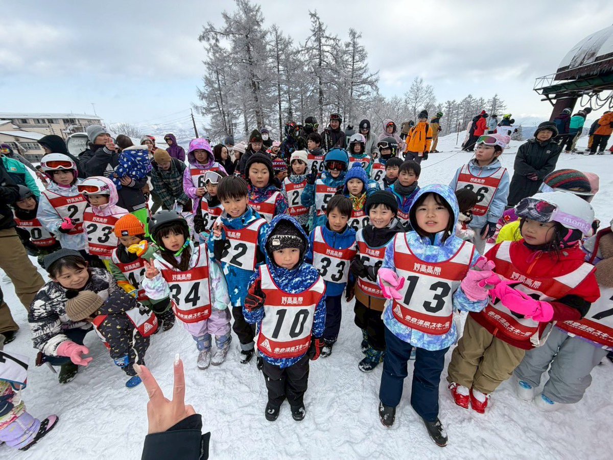 ski_dalemo's tweet photo. 『赤倉温泉スキー場』今週末3/15(日)は『キッズ宝探し』！雪の中の小さなカプセルを見つけて豪華な景品をもらおう！（先着100名様）また3/15(日)と3/22(日)は小学生スキー教室【無料】も開催！（1日40名様限定）お友達も誘って、みんなで上手くなっちゃおう！ご予約、詳細はスキー場HPをご確認下さい❄️ https://t.co/grgaDdz6EJ