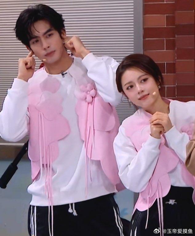 dailylinxi's tweet photo. i chose the best people to stan with both good looks and good personality. https://t.co/nSmaaqdNF9