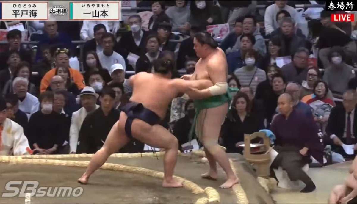hiradoumi_jp's tweet photo. 大相撲三月場所【四日目】3-1
平戸海 白星 ( ﾟ∀ﾟ)o ﾖｯｼｬ
低さと速さ！足腰がイイ！懐に入ってからの寄り寄りッ！好調だーー！ https://t.co/UBt5E0yLGe