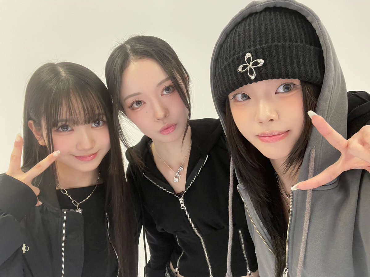 [📺]

Crushproof! リリース記念 &amp;
5/31 豊洲PIT公演 開催記念🌟

Instagram LIVE (Aguri &amp; Himena &amp; Riria)

➫2026.03.12(Thu) 20:00[JST]
instagram.com/official_myera

#MYERA #Crushproof
#MissionSTYERA01 #Aguri #Himena #Riria