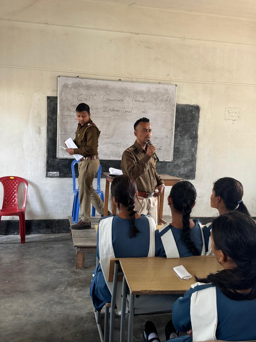 Awareness programme on New Criminal Laws &amp; Road Safety held at Sohkha GHSS by Dawki PS, WJHD. Students were briefed on key provisions of the new laws, road safety, MV Act &amp; MACT, and urged to spread awareness.
<a href="/MeghalayaPolice/">Meghalaya Police</a>