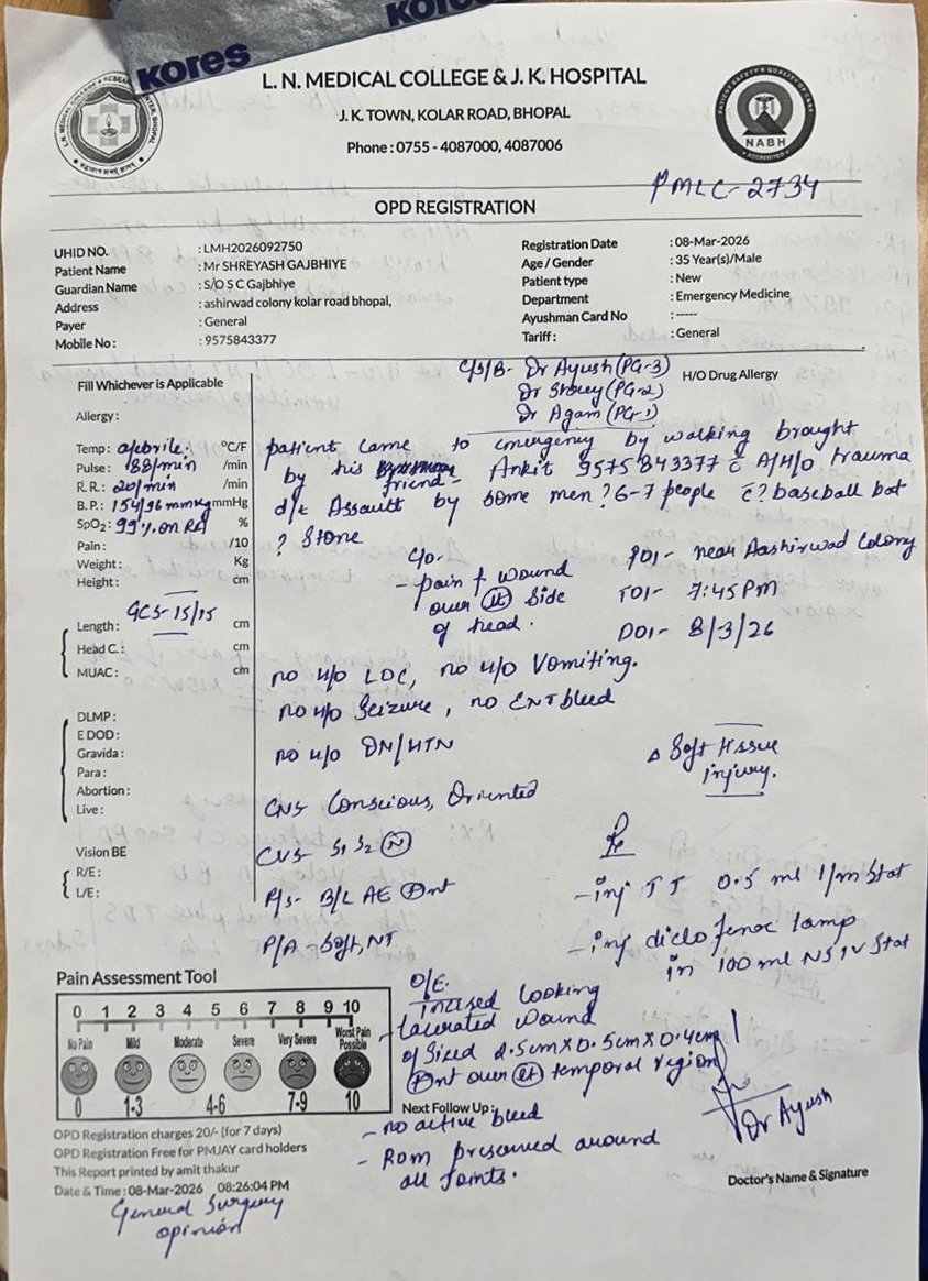vickey_407's tweet photo. The assault caused a bleeding head injury to the son and physical trauma to a 62yr old senior citizen. Despite life-threatening threats from the attackers.FIR details serious assault on a senior citizen, yet the investigation hasn't moved. https://t.co/GMu9uTexCe