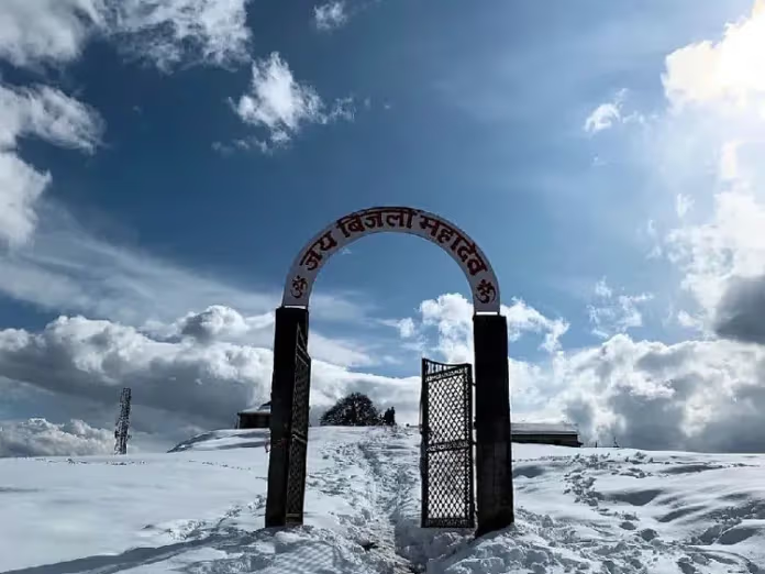 DTempleWhispers's tweet photo. The Mandir Where Lightning Blesses Shiva: The Mystery of Bijli Mahadev ⚡

1/⚡High in the hills of Kullu, Himachal Pradesh, stands the divine Bijli Mahadev Mandir, one of the most mysterious Shiva shrines in Bharat. https://t.co/E8fkxefRFl