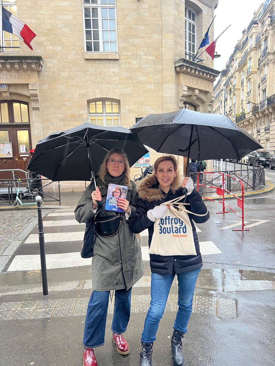 ☔️ Nous sommes partout, même sous la pluie, pour échanger sur vos attentes, le17e au 💙 avec <a href="/geoffroyboulard/">Geoffroy Boulard</a> 

👉 bit.ly/ProjetGB2026

#Paris17 #Municipales2026
