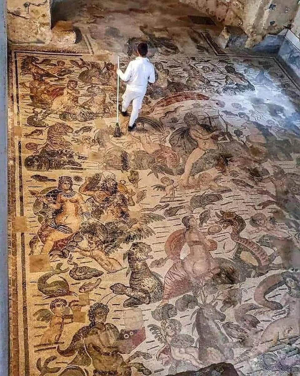 BigBangSciCom's tweet photo. La villa romaine du Casale est une villa antique située à 5 kilomètres au sud de la ville de Piazza Armerina, en Sicile. Elle compte une trentaine de pièces décorées de 3 500 m2 de mosaïques.
https://t.co/BdLMlEMLHe
#Archéologie #Art #Culture #Histoire #History #Roman #Romain https://t.co/Xu7ERKdN5b