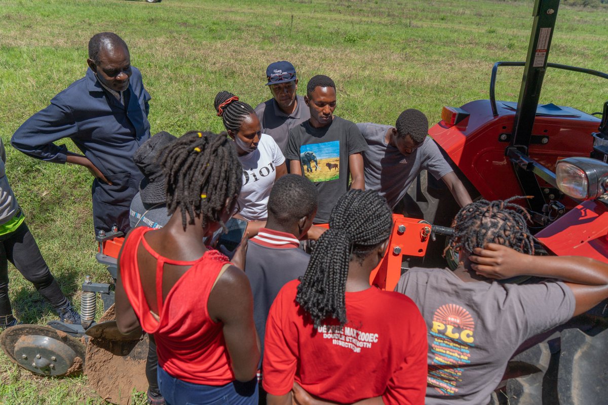 Hello Tractor tweet media