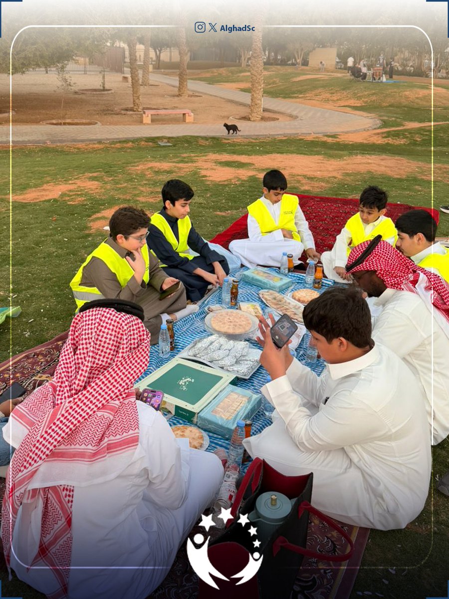 في أجواء رمضانية يسودها الخير والعطاء، شارك طلابنا في مبادرة السلة الرمضانية ضمن أنشطة العمل التطوعي، مجسدين قيم التكافل وروح المشاركة في هذا الشهر الفضيل 🌙🤍

#مدارس_الغد_الأهلية
مجمع الملك عبدالله التعليمي 📍