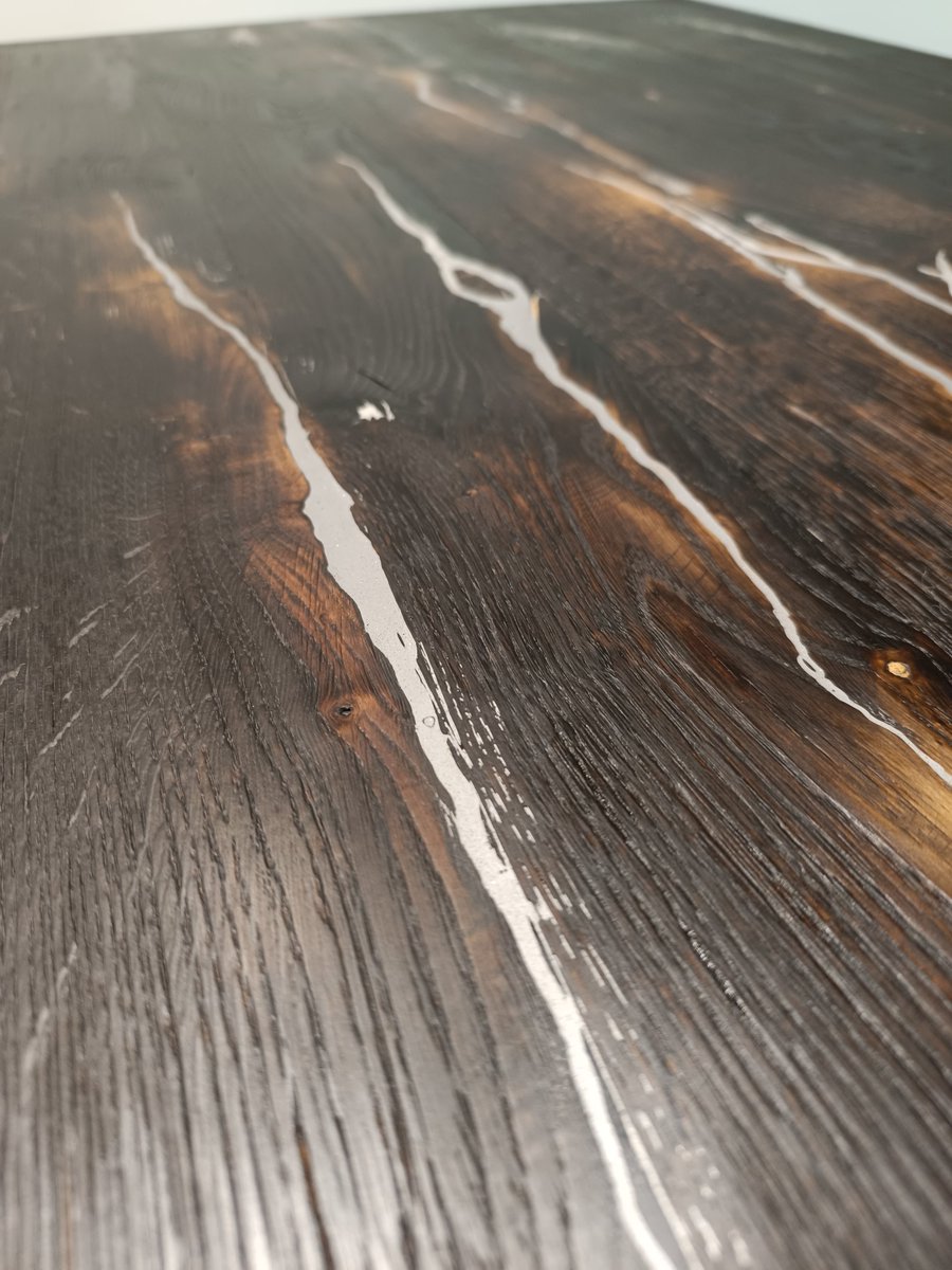 BaryRados's tweet photo. Eichen-Esstisch im Yaki-Sugi-Stil mit Aluminium- und Epoxidfül autor SignatureArtTables https://t.co/E7zd55Q44Q przez @Etsy https://t.co/OBdCzIlzhc