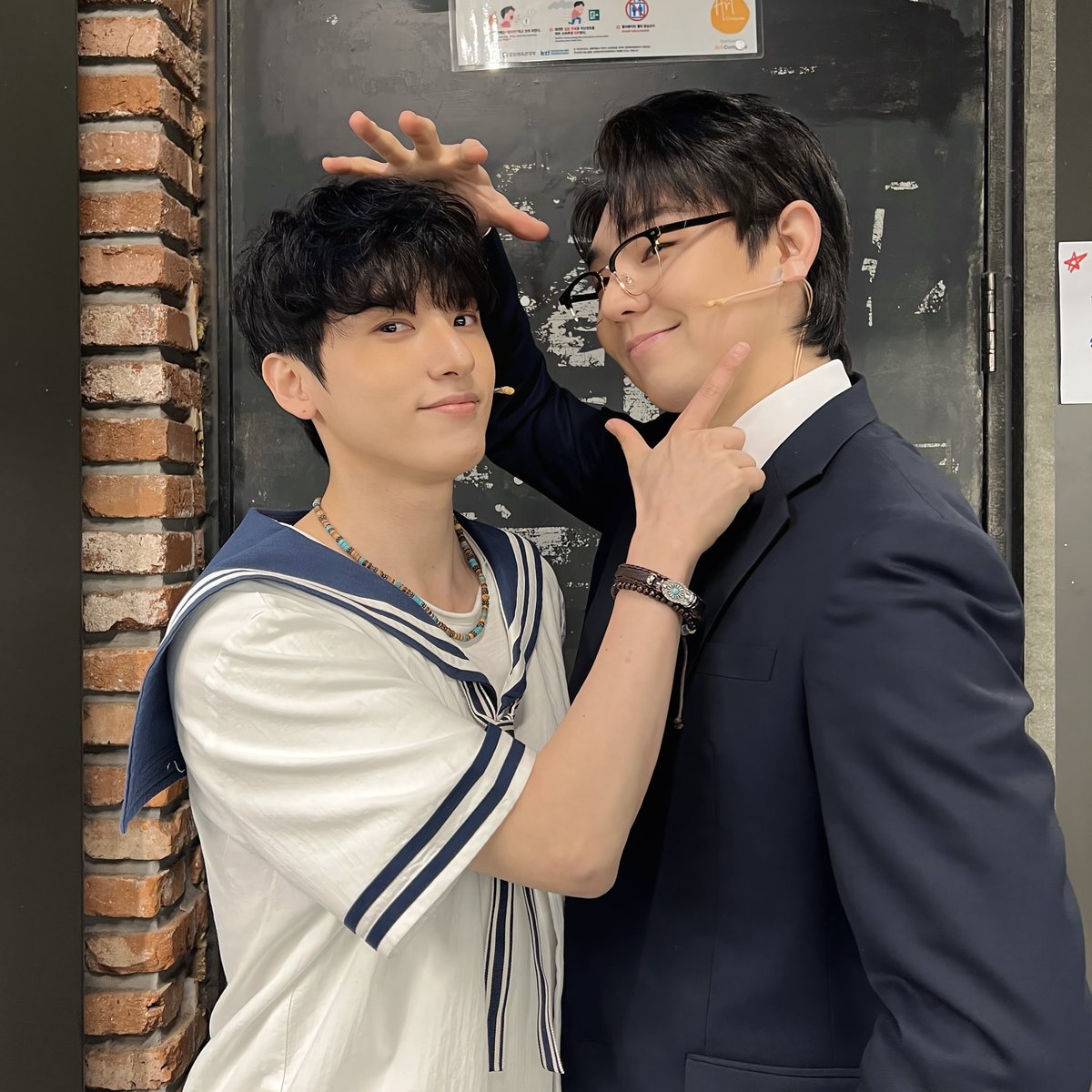 ✈️뮤지컬 <라져>
#라져 #페어사진

스카일러 기세중, 디디 정휘 배우의 첫 교신을 무사히 마쳤습니다.

5월 31일까지 이어질 <라져>의 주파수, 
앞으로도 많은 관심과 응원 부탁드립니다! 
⠀
-
✈️뮤지컬 <라져>
기간: 2026.03.05(목) ~ 2026.05.31(일)
장소: NOL 서경스퀘어 스콘 2관 

*본 작품은