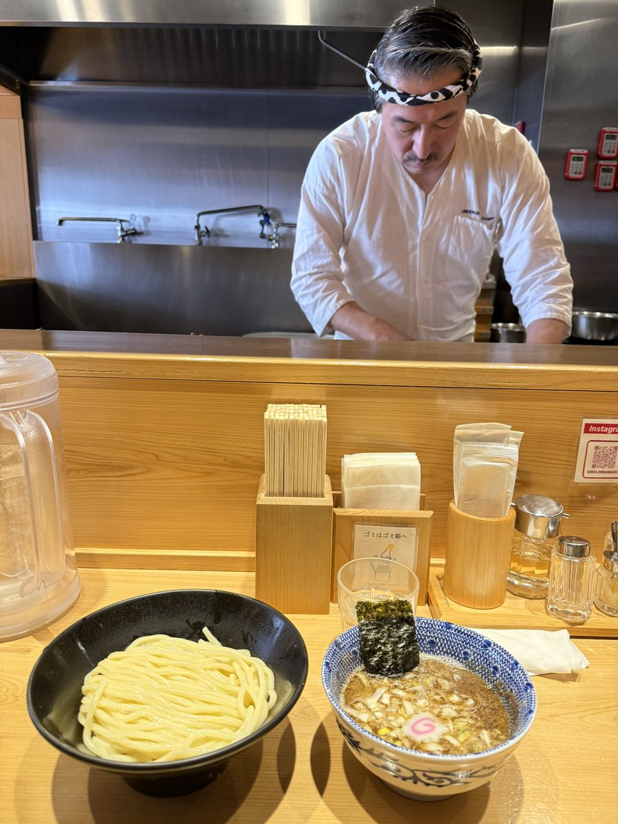 NOOORI_T's tweet photo. 豚肩ラーメンもつけ麺も苦手なんですが、頑者のつけめんは大好き😋
一度、本店のが食べてみたくて川越まで遠征😆　スープがなくなったら昼過ぎでも閉店の行列店　
ダンディでカッコイイ社長さんにも会えて、美味しさ倍増💕
今度は 頑者UNDERGROUND RAMENにも行ってみたい…
#川越 #頑者本店 #つけめん https://t.co/bcRhNz65PG