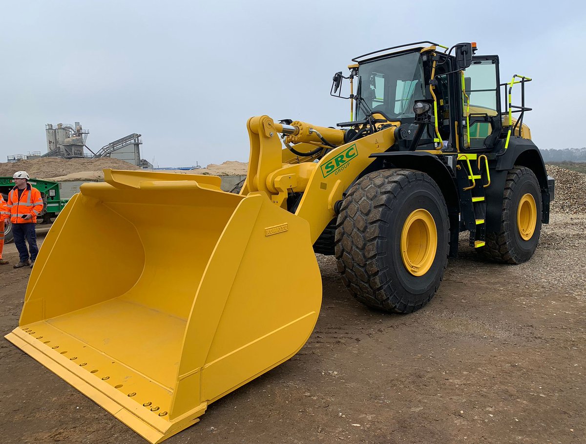 McHaleKomatsu's tweet image. A recently delivered Komatsu WA475-11 busy truck loading for the SRC Group.

Complete in Aggregate spec with:
- Aggregate boom with reinforced axles and frame
- 5.3m3 bucket
- Angle Feedback Joystick Steering

Learn more: bit.ly/40Hjm1E

#creatingvaluetogether #komatsu