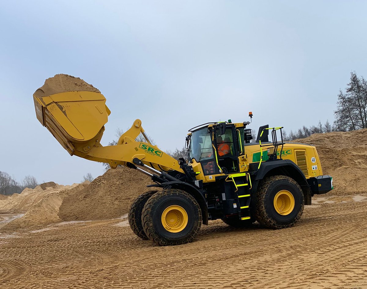 McHaleKomatsu's tweet image. A recently delivered Komatsu WA475-11 busy truck loading for the SRC Group.

Complete in Aggregate spec with:
- Aggregate boom with reinforced axles and frame
- 5.3m3 bucket
- Angle Feedback Joystick Steering

Learn more: bit.ly/40Hjm1E

#creatingvaluetogether #komatsu