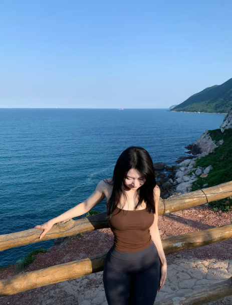 BarbraBeta3870's tweet photo. 上海市很美、可惜就是没有朋友 吃饭一个人 上班 一个人 回家一个人 逛街也是一个人#上海浦 东          青浦 https://t.co/uMPVgGhuai