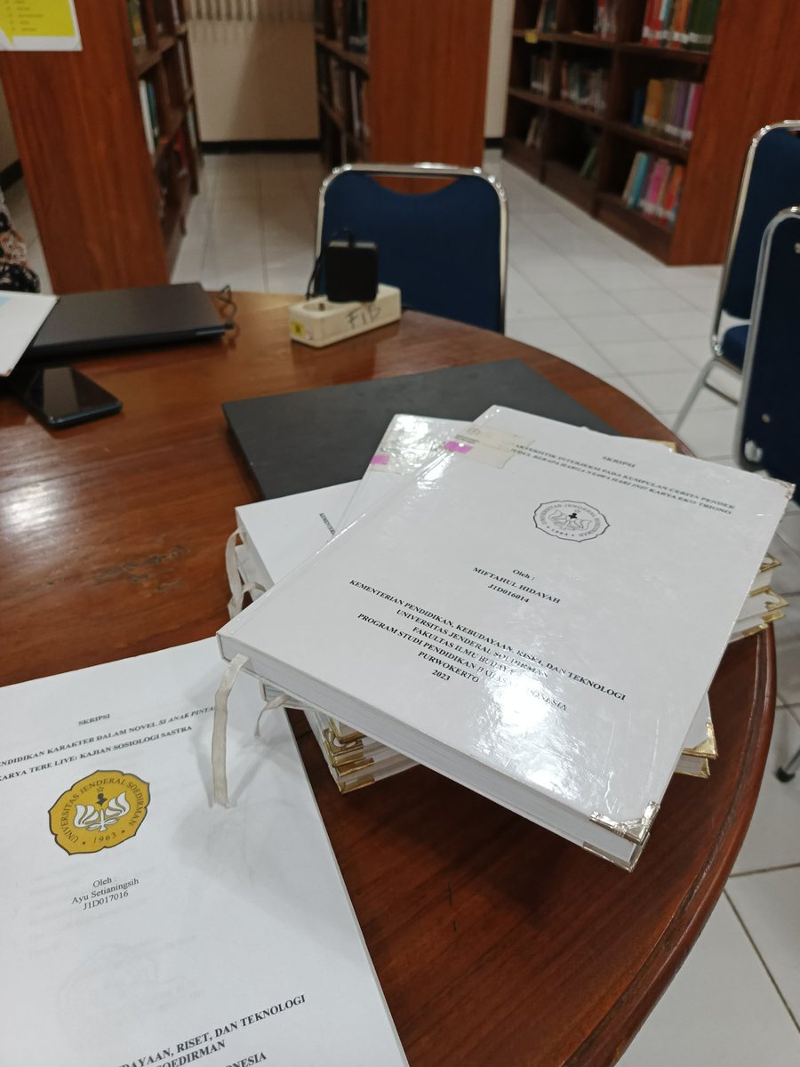 amsyaone's tweet photo. @unsoedmfs ak mw pls mint, bukti sedank membaca sekripshit https://t.co/JcIASqMHsB